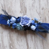 Cinturón elastico AZUL KLEIN con flores y plumas Regalos10 ceremonias bodas bautizos fiestas